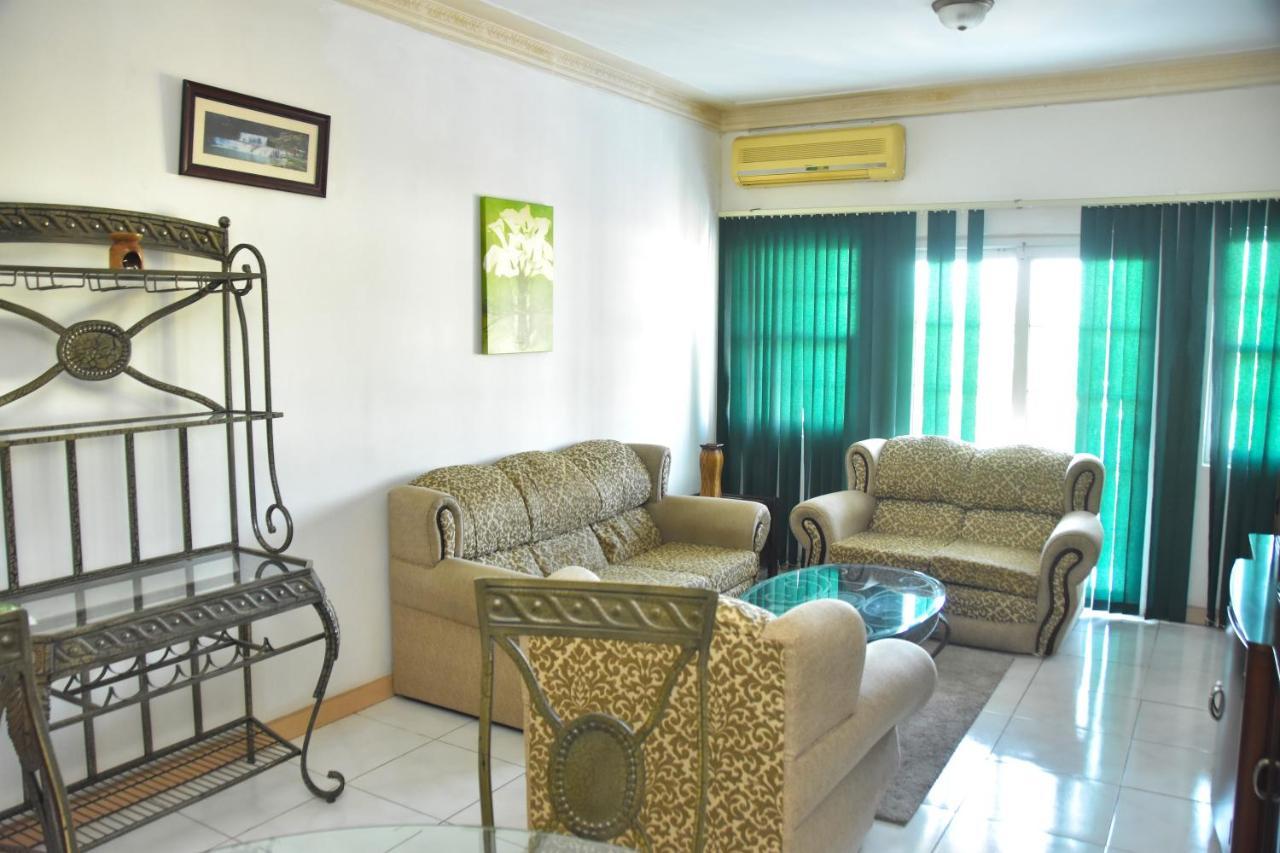 Embassy Deluxe Apartment Kingston Bagian luar foto
